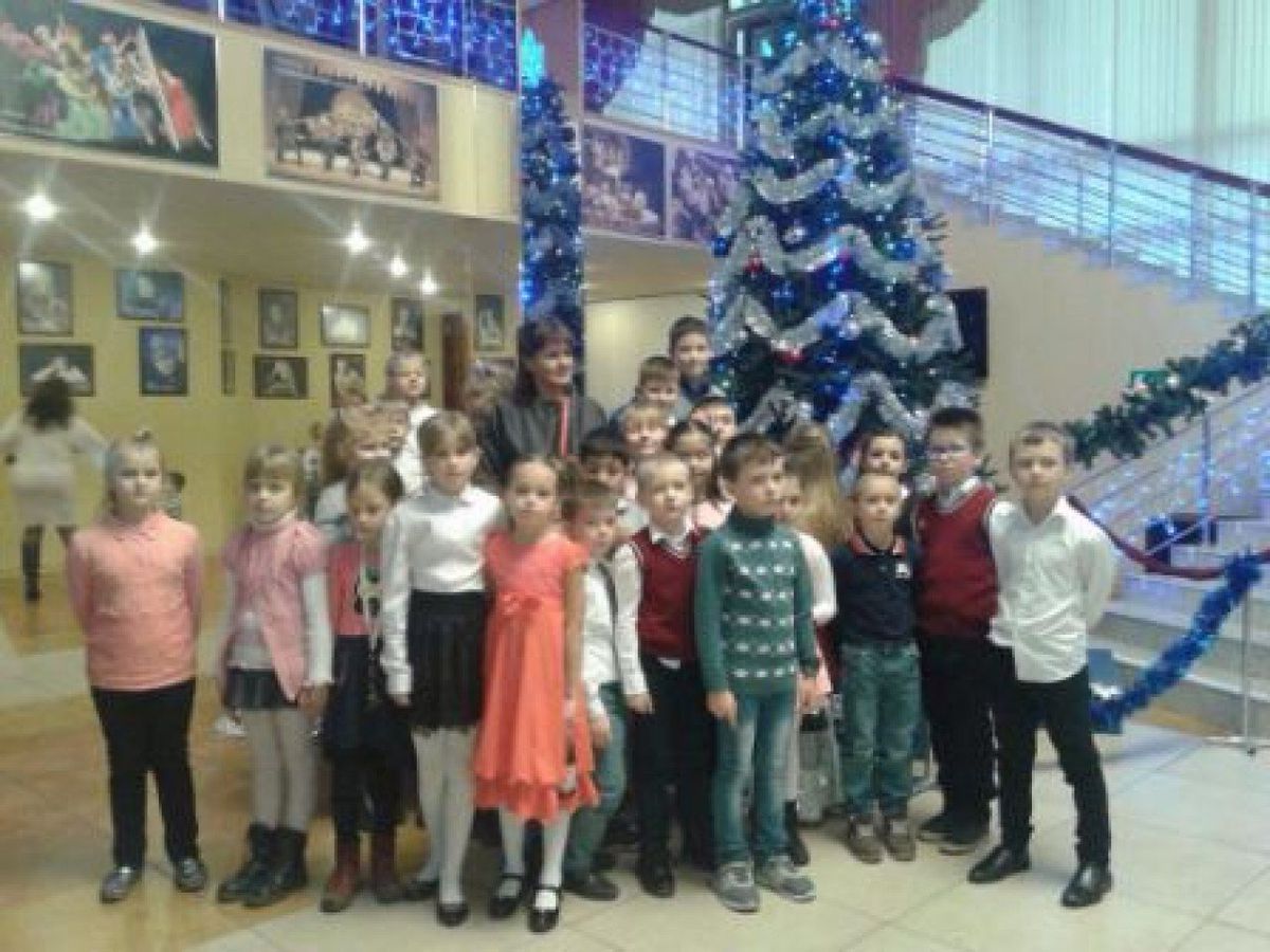 19 декабря 2017 года ученики 1 "А" класса выезжали в Краснодарский театр кукол на спектакль "Невесомая принцесса".
