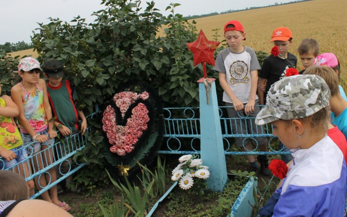 Хутор Белевцы - могила погибших лётчиков в годы ВОВ.
