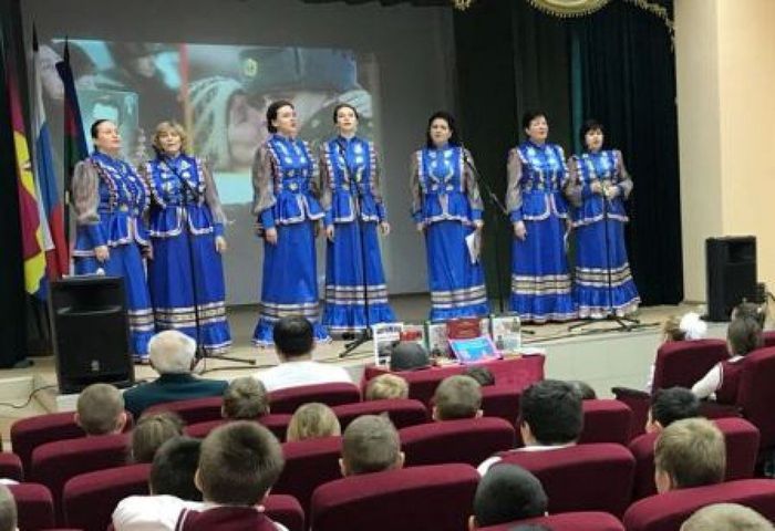 Выступление народного вокального ансамбля"Любава" (КДЦ)